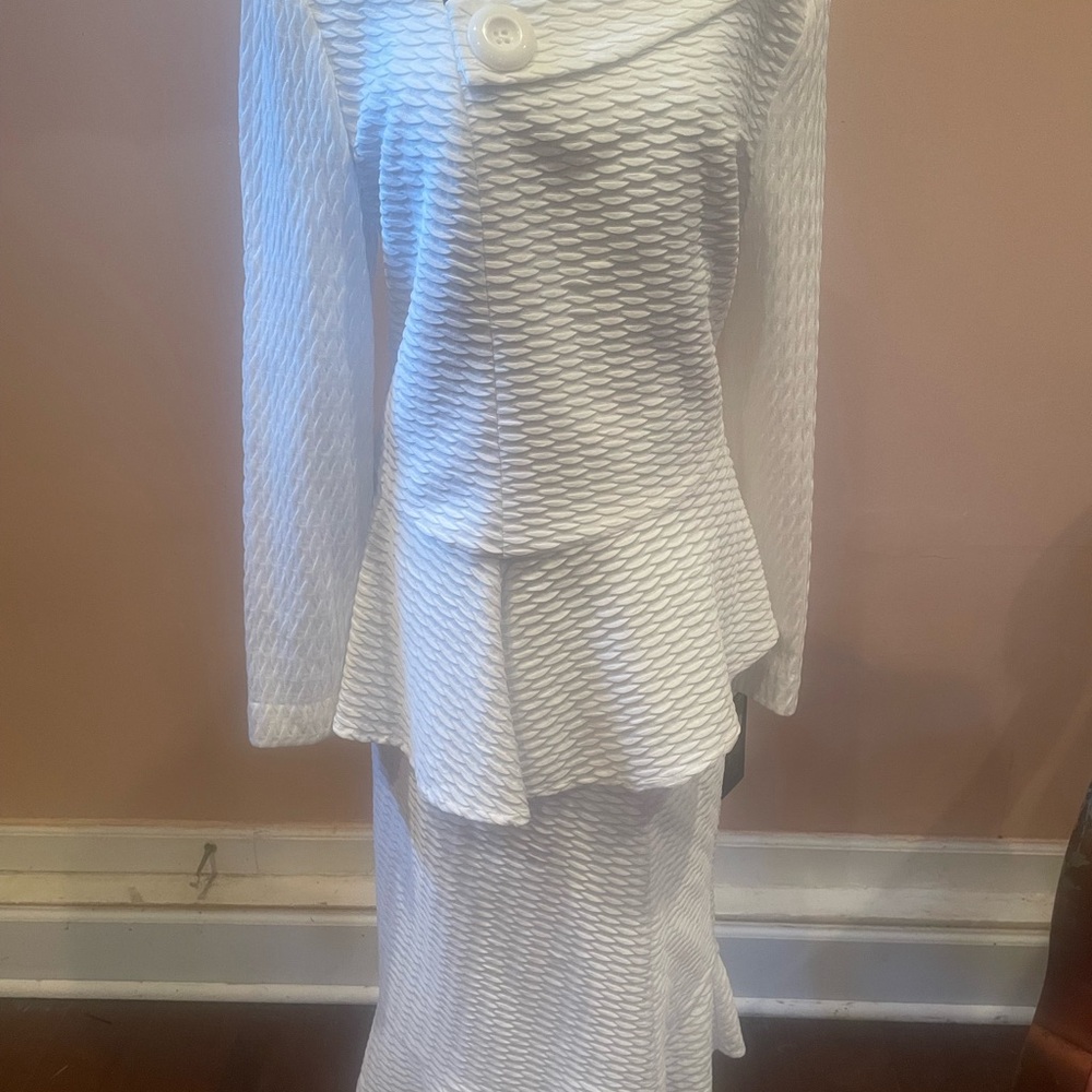 Terramina Elegant off-White Textured Skirt Set